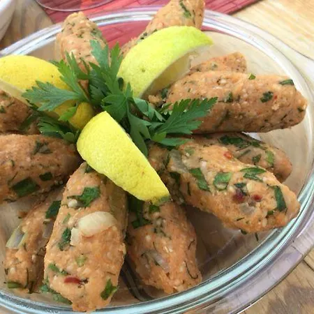 Cici's Pansion فندق مبيت وإفطار *