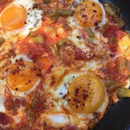Cici's Pansion