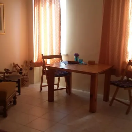 Cici's Pansion Bed & Breakfast *